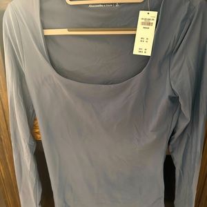 Soft Matte Seamless Long-Sleeve Tuckable Squareneck Top size M